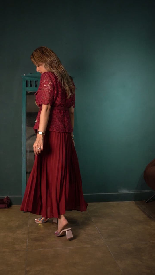 Lace & Pleats